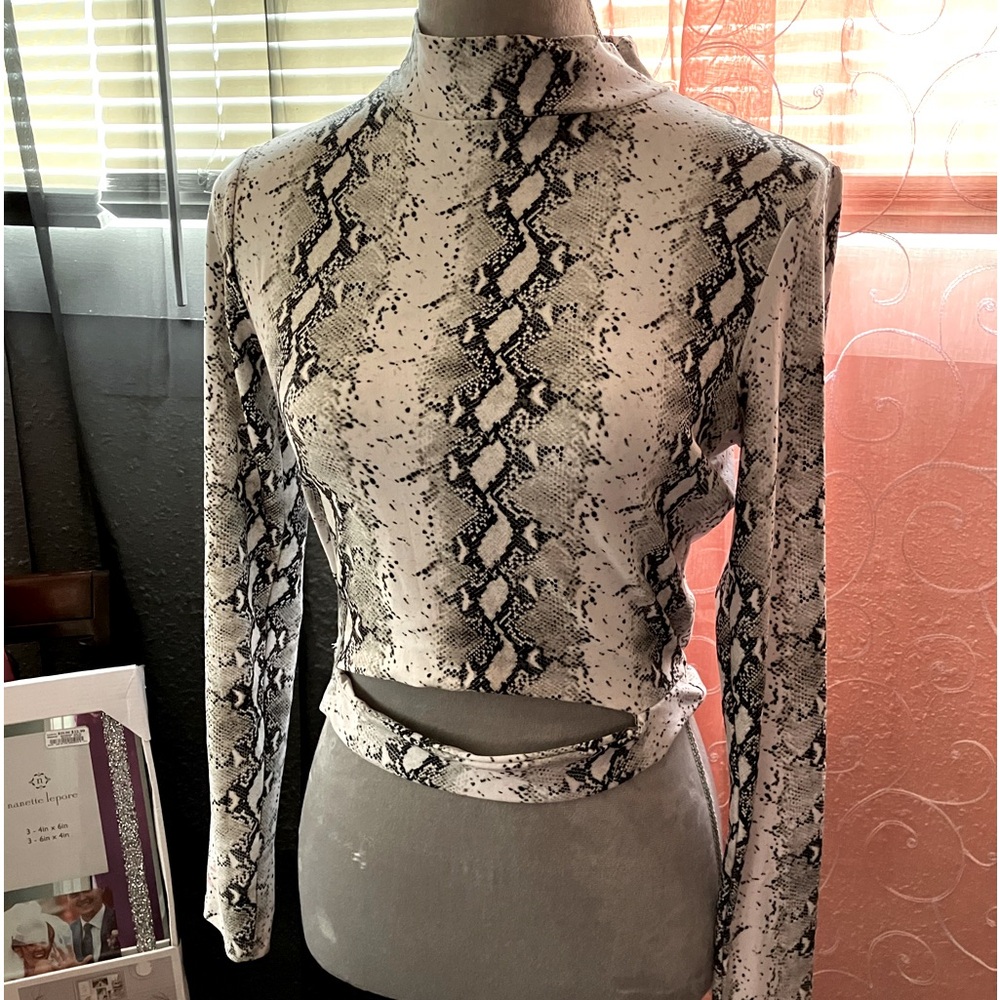 Large size-fits like a small Black/White Snake Skin Design